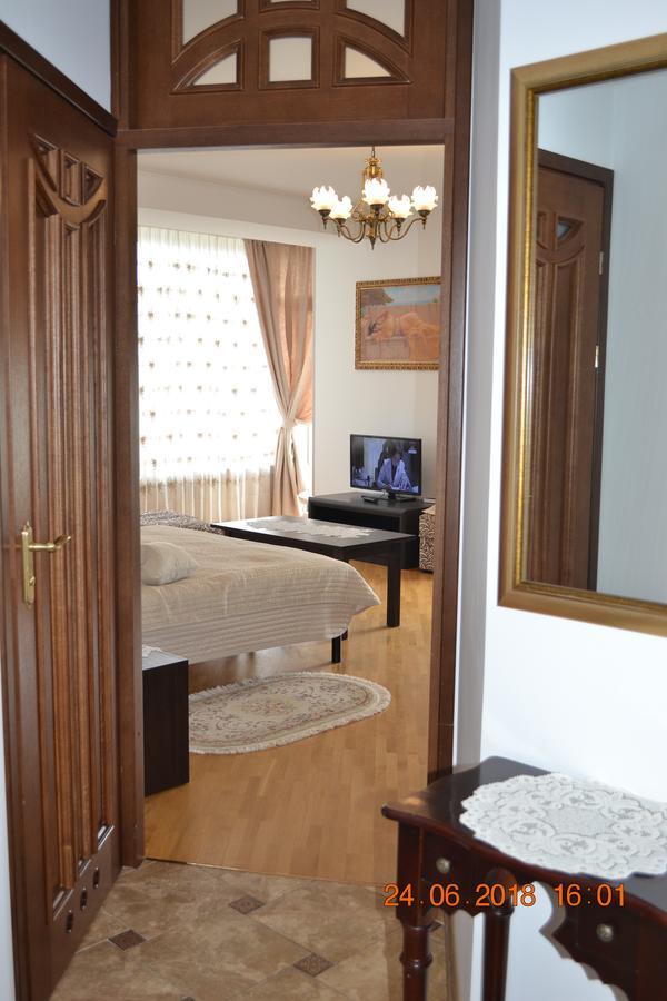 Sunny Apartment In The City Center Truskavets Exterior photo