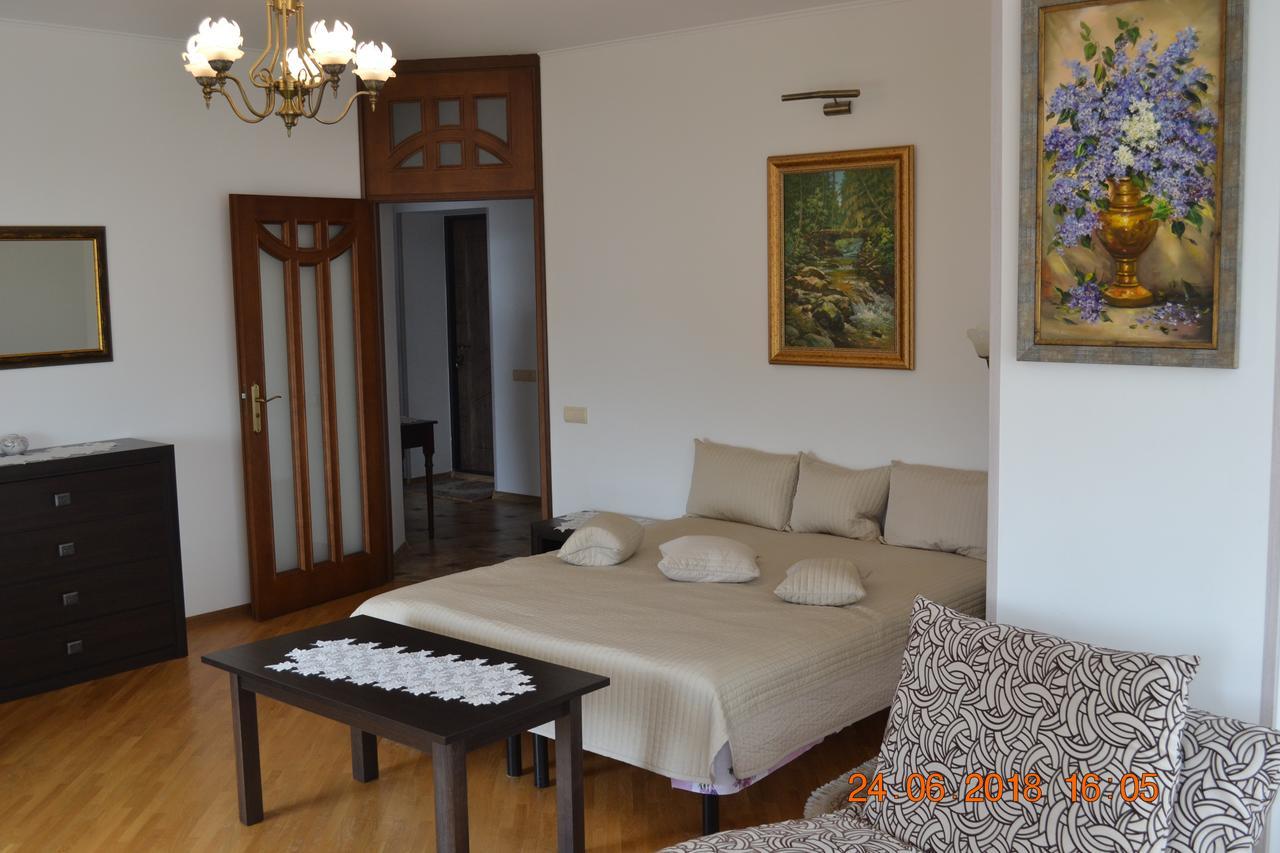 Sunny Apartment In The City Center Truskavets Exterior photo